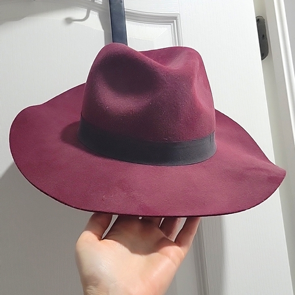 Burgundy hat - Picture 2 of 2